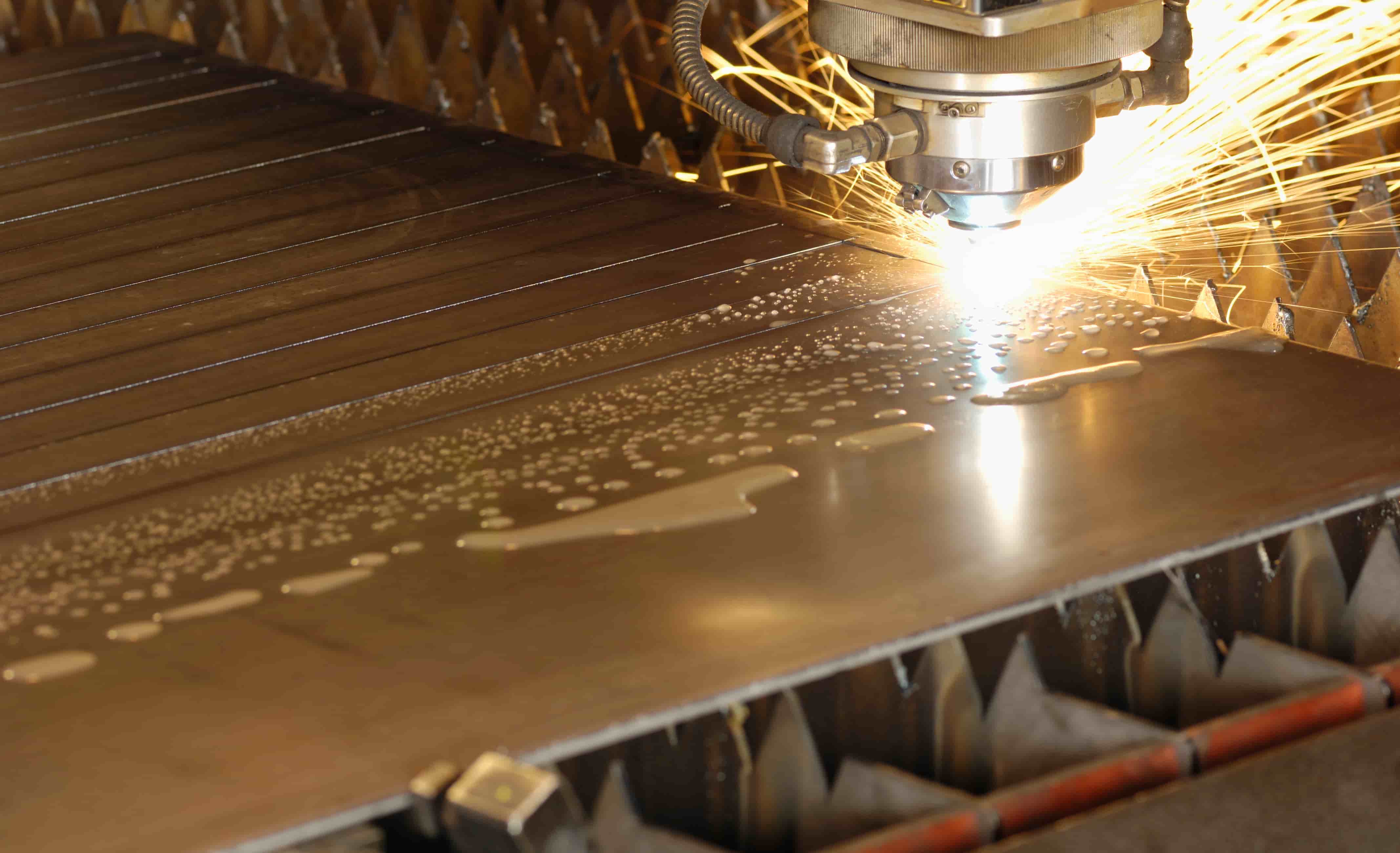 Découpe laser de haute précision pour la fabrication de lames